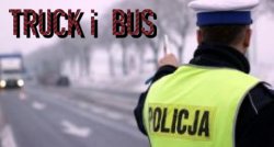 Policjant wskazuje kierowcy miejsce do zatrzymania pojazdu. Na zdjęciu hasło Track i BUS