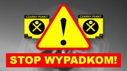 Zdjęcie przedstawia znak ostrzegawczy oraz informację o czarnym punkcie na drodze po lewej i prawiej stronie znaku oraz napis pod znakiem stop wypadkom!