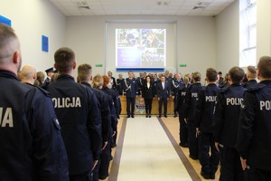 Zdjęcie grupowe Policjantów w auli KWP Poznań