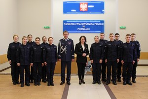 Zdjęcie grupowe Policjantów z Komendantem Wojewódzkim Policji