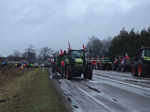 Rozpoczęcie zgromadzenia rolniczego na drodze krajowej