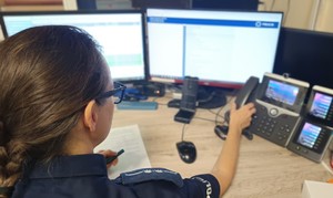 Dyżurna Komendy Powiatowej Policji w Złotowie na stanowisku kierowania
