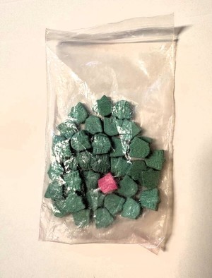 Woreczek strunowy z zabezpieczonymi tabletkami ecstasy