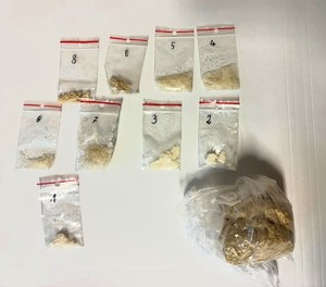 Woreczki strunowe z zabezpieczonym narkotykami